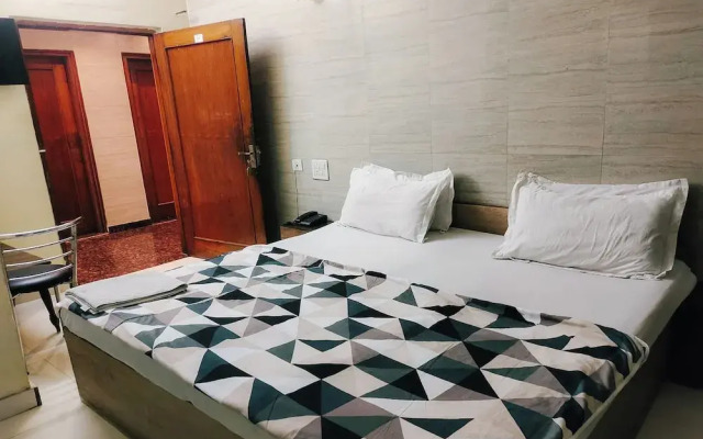 Hotel Purohit Sindhi Camp