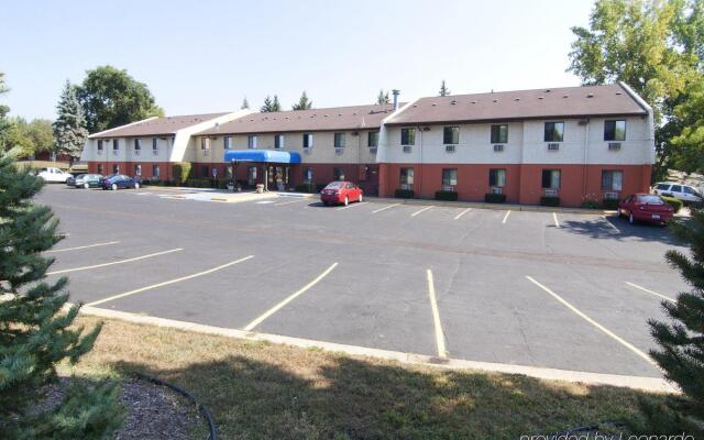 Burnsville Inn & Suites