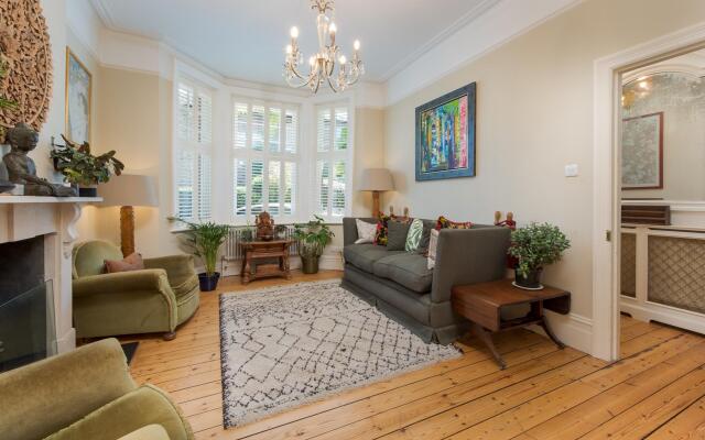 Delightful Family Home in Picturesque Richmond by Underthedoormat
