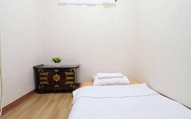 iCOS Guesthouse 1 for Female - Hostel