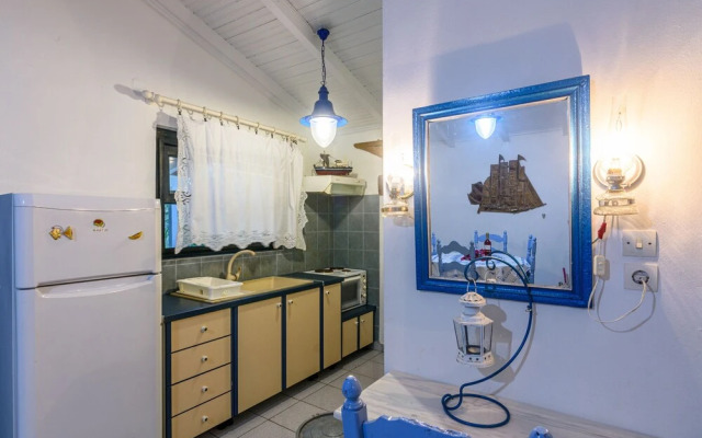 The Blue House Seaside Retreat - Fully Equipped