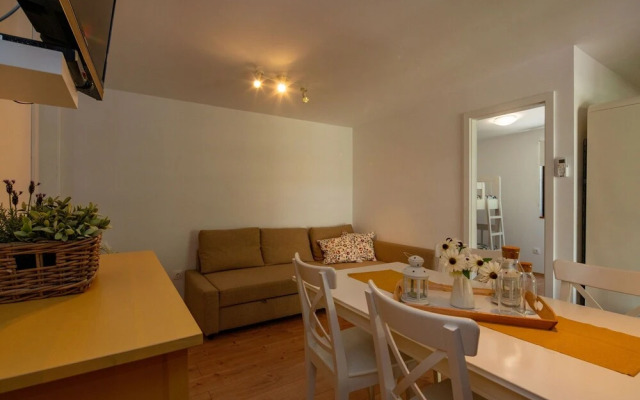 Mobile Home Rock Samphire 2