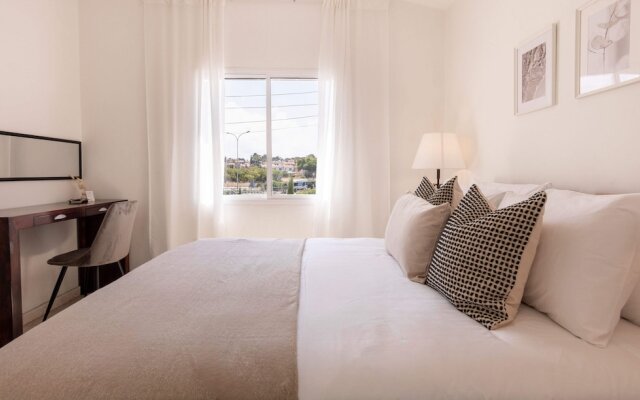 Phaedrus Living Nerina Modern City Flat