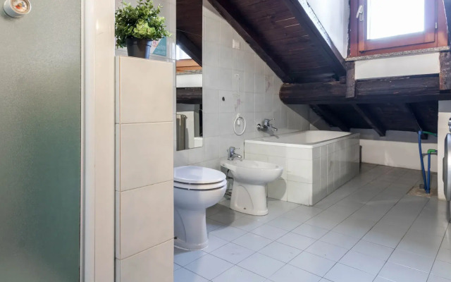 JOIVY Big Wooden Apartment for 6 near Milano Center