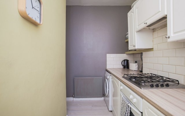 Bright 1 Bedroom Flat in Oval
