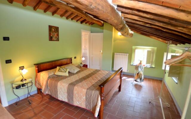 Bright Holiday Home in Pescaglia With Gazebo
