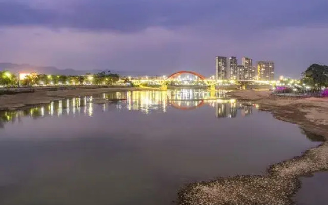 Guangfei Chain Hotel (Yangchun Municipal Government Yueyun Automobile Store)