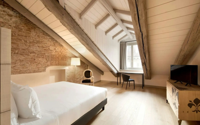 Opera 35 Boutique Hotel