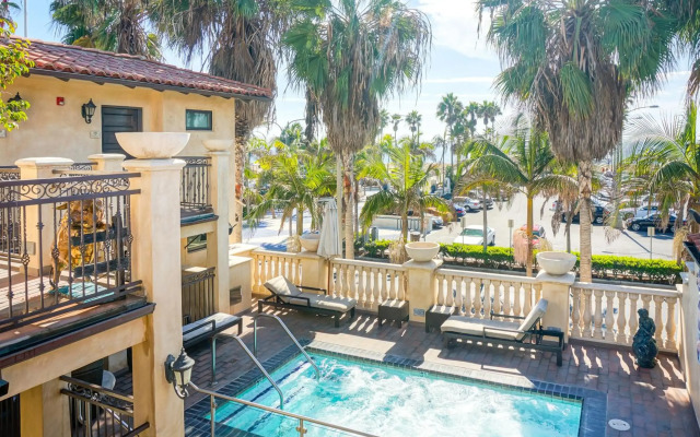 Balboa Inn, On the Beach