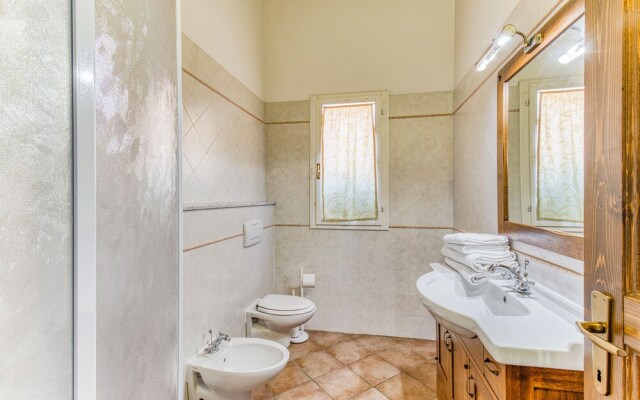 Uva Family Apt Shared Pool,volterra
