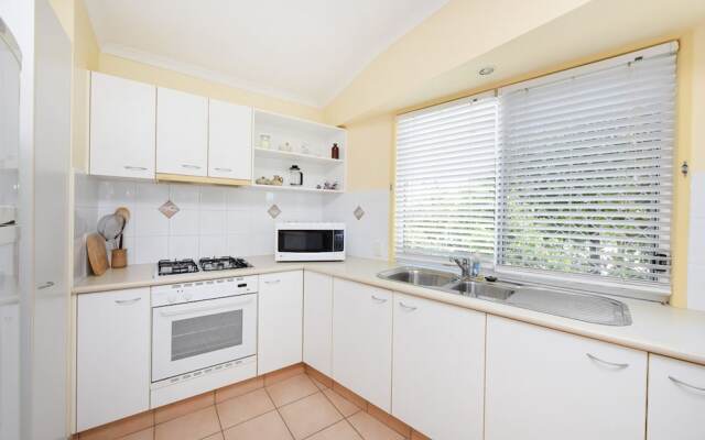 Sunbright 2/5 Petrel Street