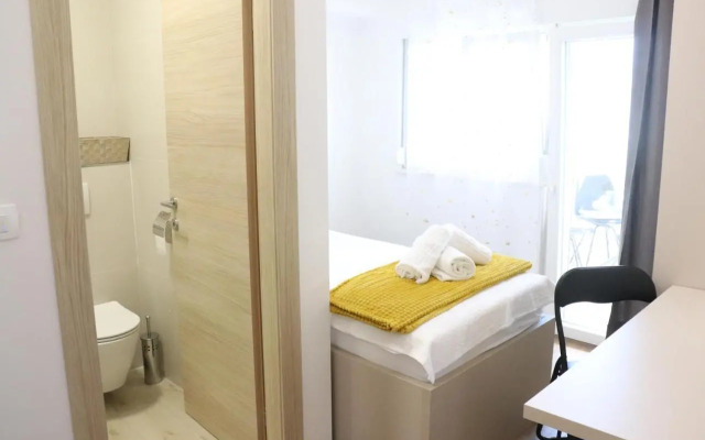 Apartment MARY- 2 free parking, near Mall of Split