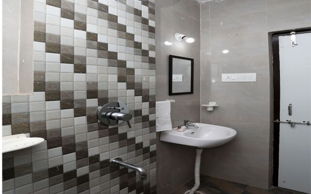 OYO 10059 Home Modern 2BHK Gulabh Bagh