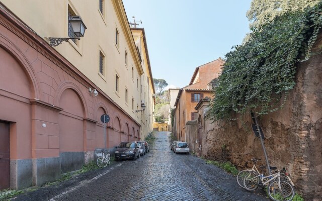 The Quietest Corner of Trastevere, AC & Elevator
