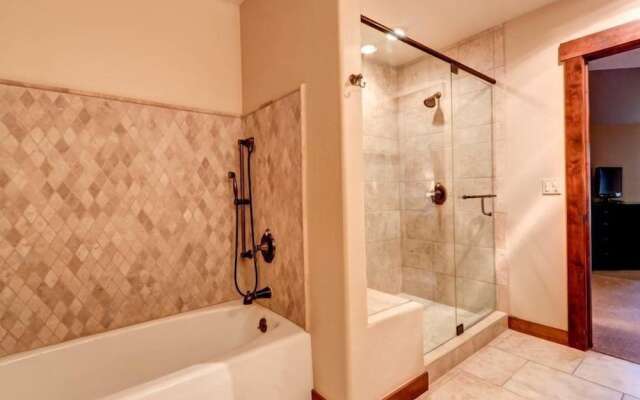 Ski in, Ski out 2 Bedroom Mountain Condo at the Base of Peak 7 with Quick Access to Historic Downtown Breckenridge