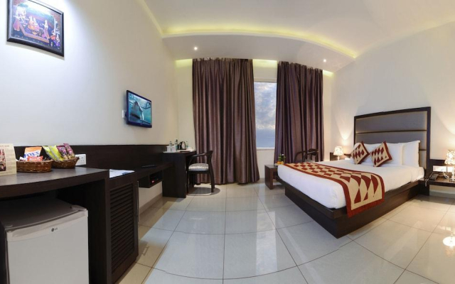 FabHotel TDI Mall Fatehabad Rd