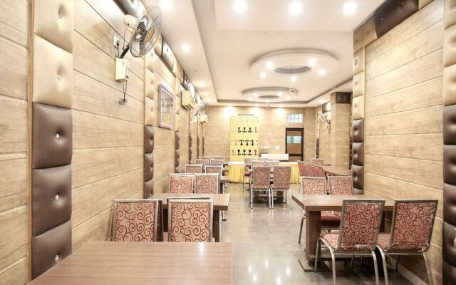 OYO 15998 Hotel Ma International