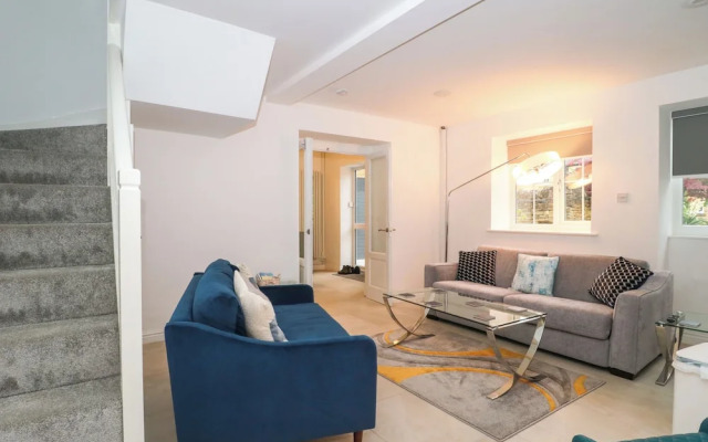 4 Noel Court