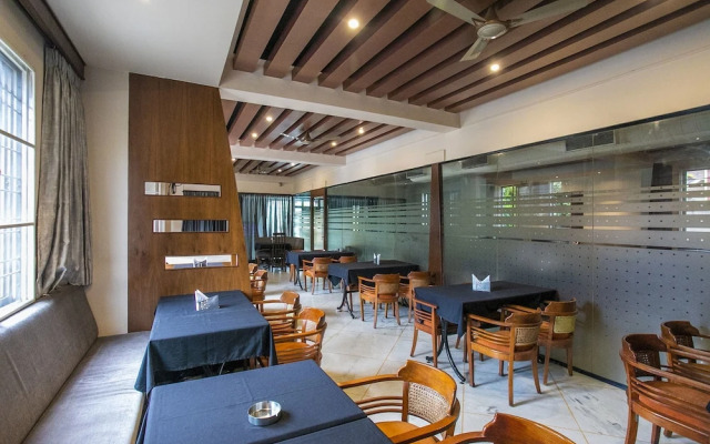 OYO 18762 Vaishnavi Residency