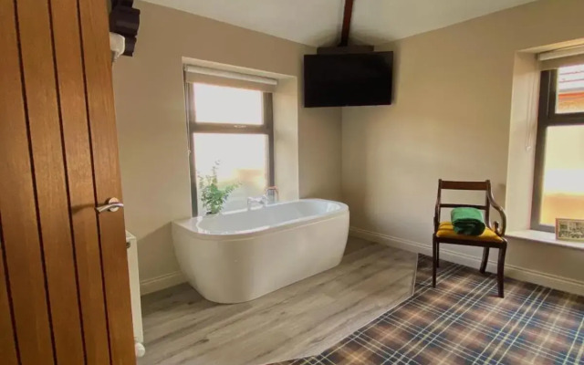 The Lounge Hotel and Bar