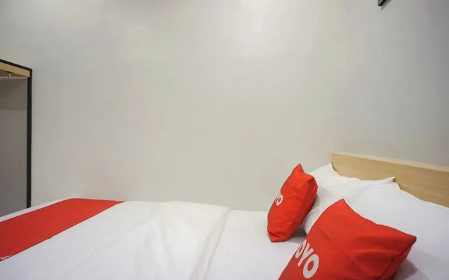 OYO 92956 Travelbiz Hotel