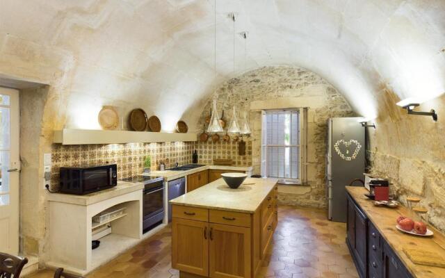 Maison Fontvieille, 8 pièces, 12 personnes - FR-1-599-41