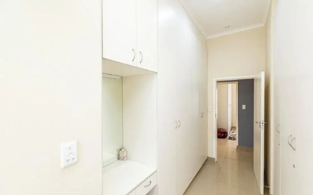 Modern Executive Unit