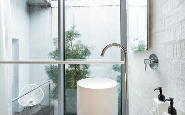 Rooftop Pool | Views | 24h power