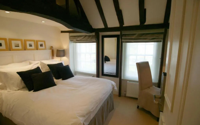 Manor Hotel