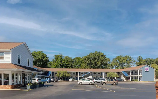 Super 8 N Attleboro MA-Providence RI