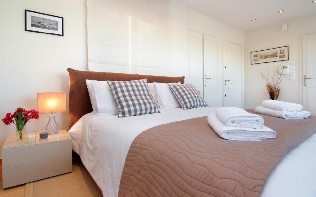 Stylish studio loft with Superb balcony