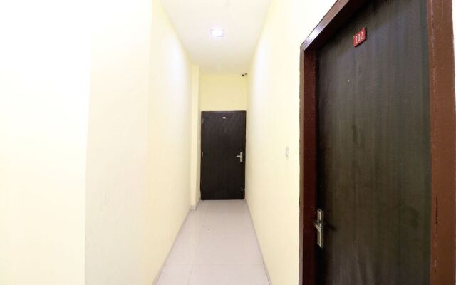 OYO 27650 Gian Residency
