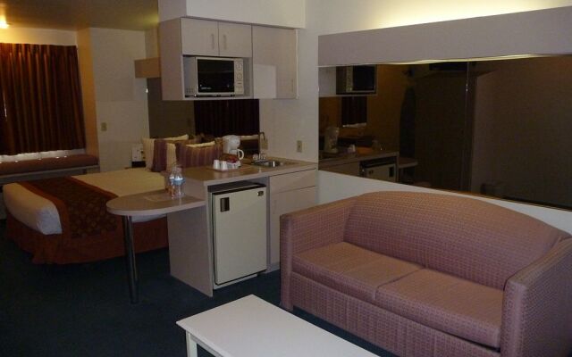 Rodeway Inn & Suites