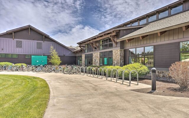 Northwest Sunriver Getaway w/ Community Amenities!