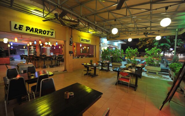 Le Parrot's Inn