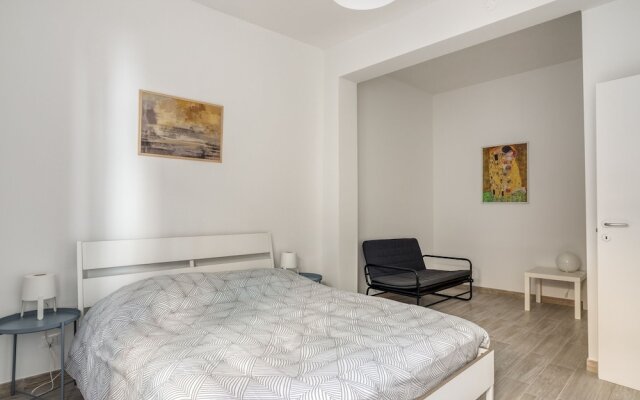 Gorgeous Apartment in Ragusa With Balcony