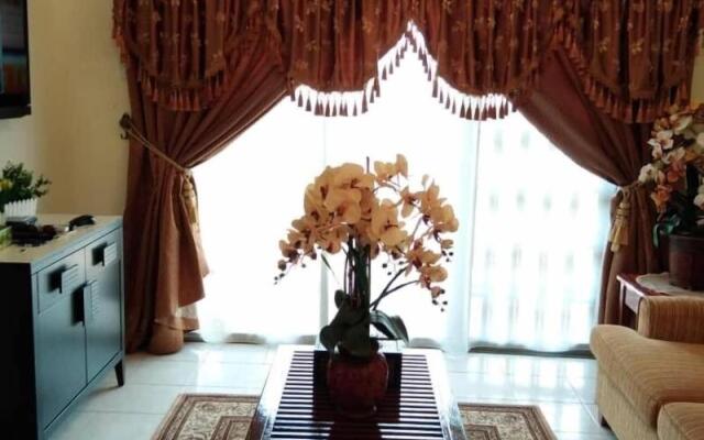 Aini's Guest House In Vista Amani Condo