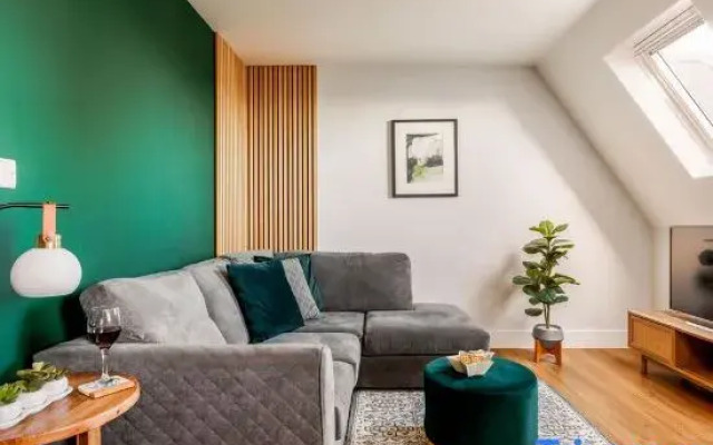 Wholesome Family 3-Bed, 2-Bath Apt; Free Gym & PKG