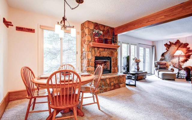Tannenbaum Condominiums by Ski Country Resorts