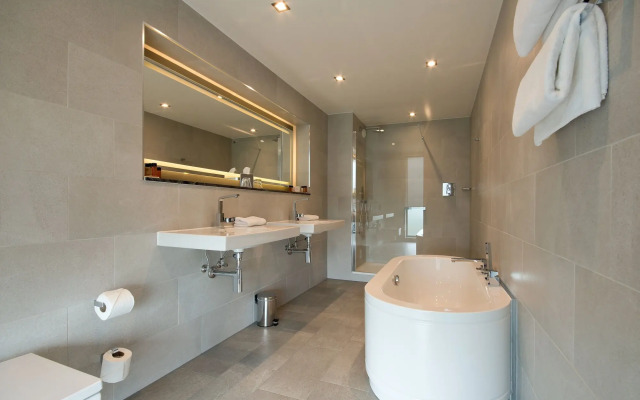 Clayton Hotel Chiswick