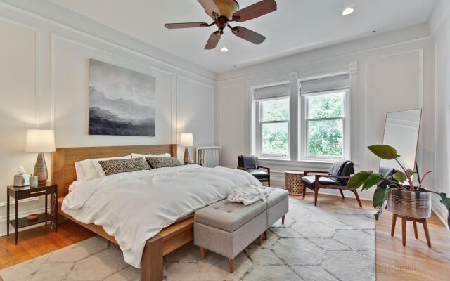 Spacious Chicago House near Oak Street Beach