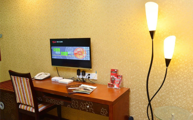 Colorful Jiuzhaigou Holiday Inn