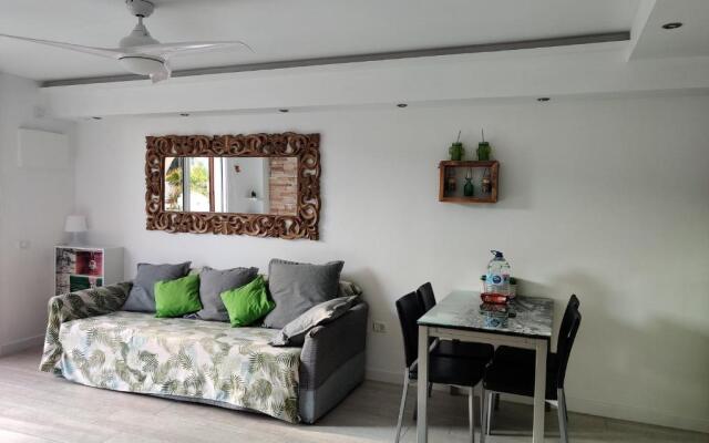Seafront New Modern Apt