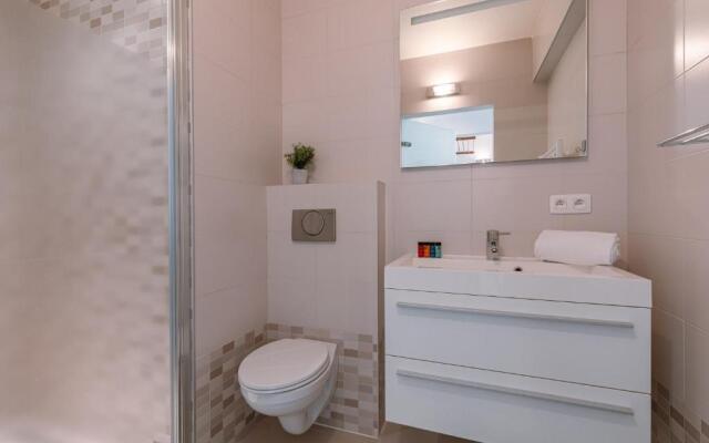 Lovely, sunny flat just around the corner from the beach and the sea