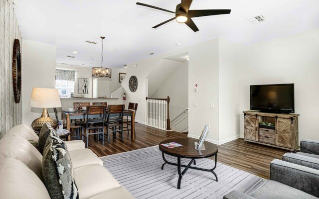 Spacious Townhome W/patio & Garage! Sleeps10