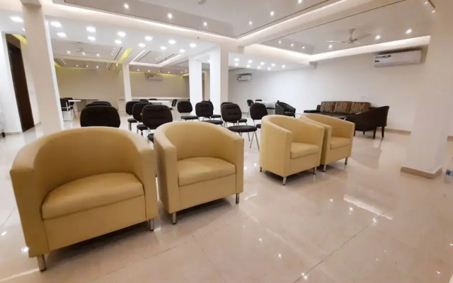 Hotel Sai Village Cyber Park