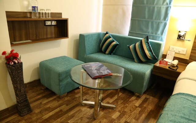 OYO 657 Hotel K C Cross Road