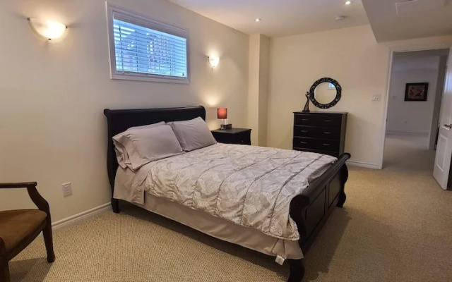 Spacious 2 BR, 3 Beds, Sleeps 6, Kitchen, Laundry