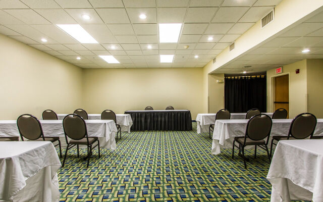 Revel Hotel Des Moines Urbandale, Tapestry Collection by Hilton