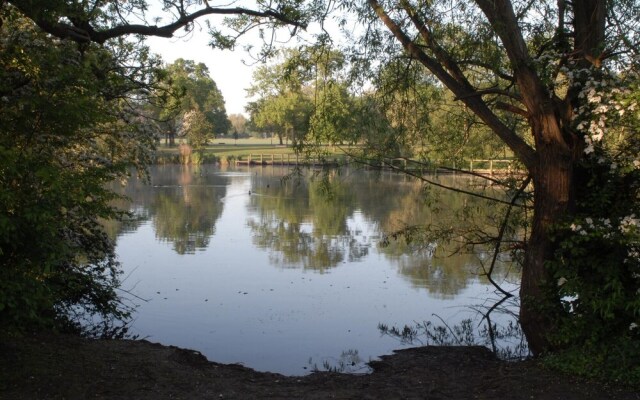 Spacious & Luxurious 2-bed Apartment in London